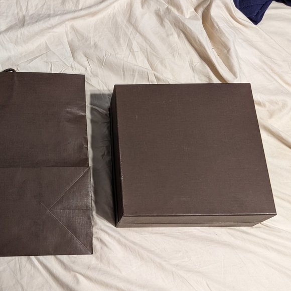 Louis Vuitton Gift Box and LV Shopping bag - Picture 3 of 8